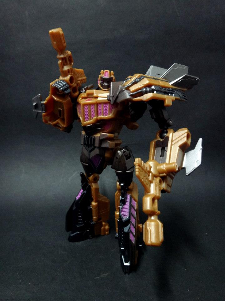 Takara Tomy Fall of Cybertron Bruticus & Combaticons Hi-Res